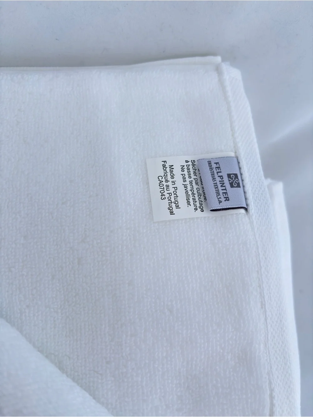 NWT 2Pc Felpinter Portugal White Luxury Bath Towels Blue Grey Embroidered Line